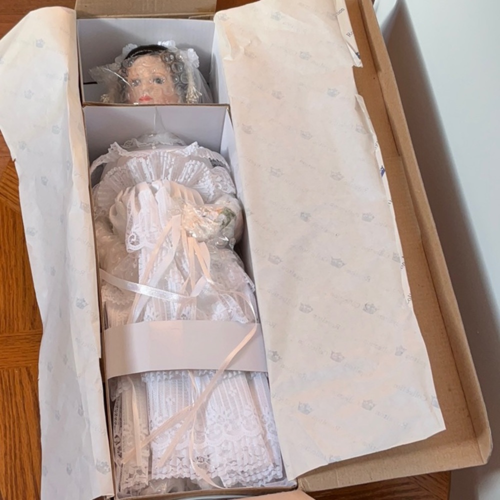 NEW ROYALTON COLLECTION PORCELAIN BRIDE 16 INCH DOLL